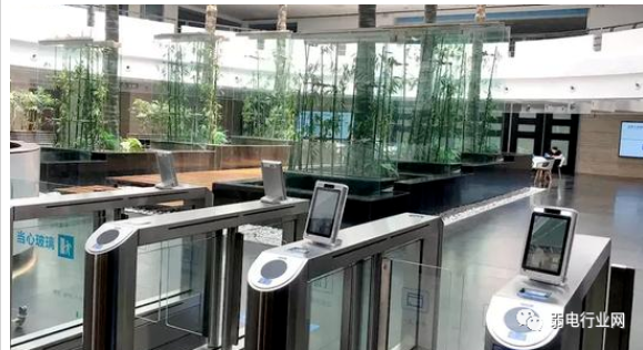 商汤人脸识别闸机